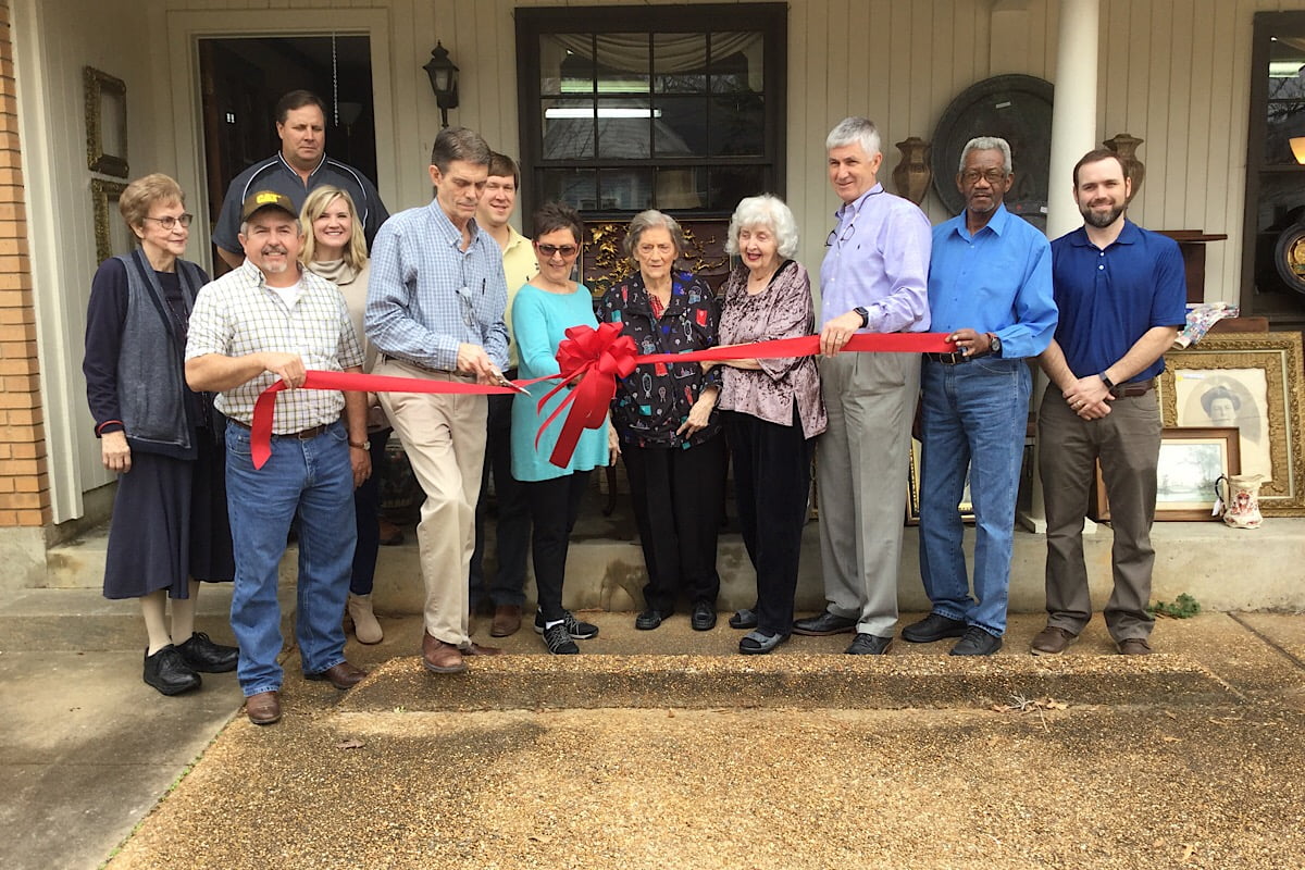 New antique store opens in downtown Kosciusko