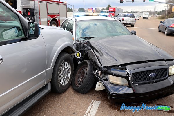 Officer Involved in MVA; Multiple Injuries (Video)
