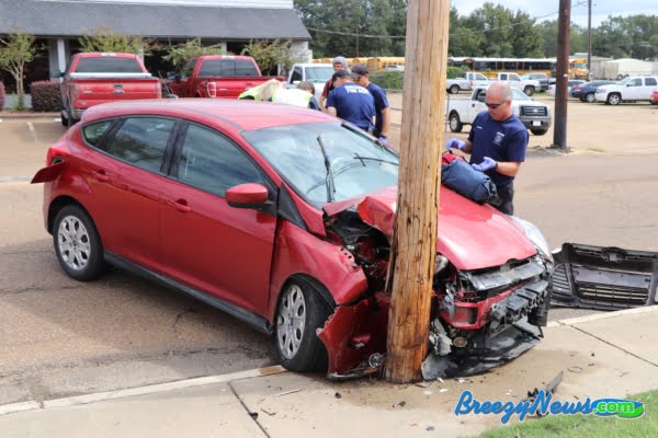 Car Crashes into Light Pole on Wells