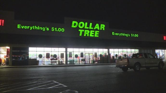 Armed robbery suspects still on the run in Philadelphia
