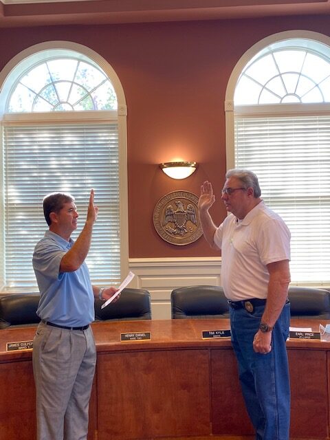 Photo: David White sworn in as interim Kosciusko Chief of Police