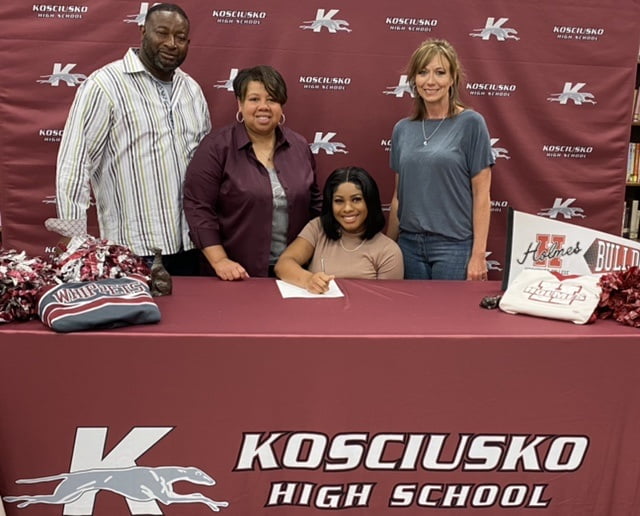 Whippet senior signs to cheer for Holmes CC