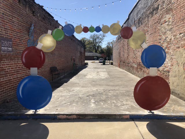 Photo: new holiday photo prop goes up in downtown Kosciusko