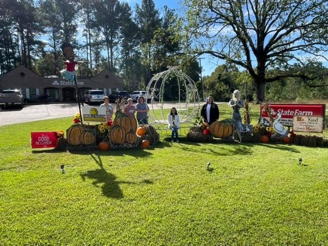 Winner announced in Hometown Scarecrow contest