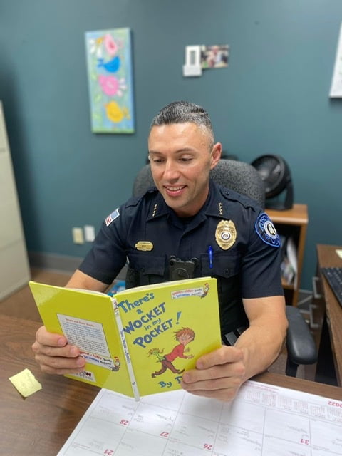 Photo: Kosciusko Chief of Police participates in Dial-a-Story