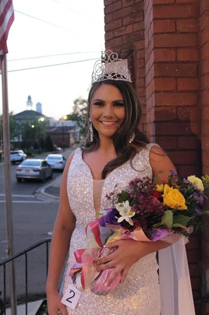 Photo: Jones crowned Miss Natchez Trace Festival