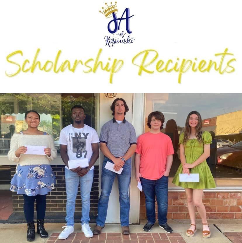 Junior Auxiliary of Kosciusko Awards Students with Scholarships