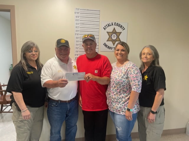 Photo: Benefit raises over $25,000 for Attala SO investigator