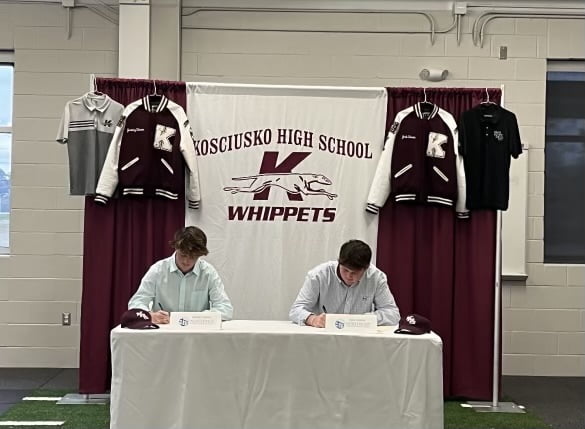 Photos: Two Whippet golfers sign with community college