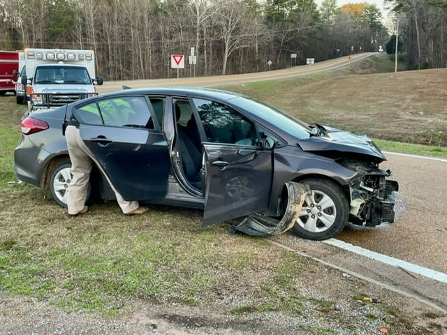 One injured in wreck south of Kosciusko