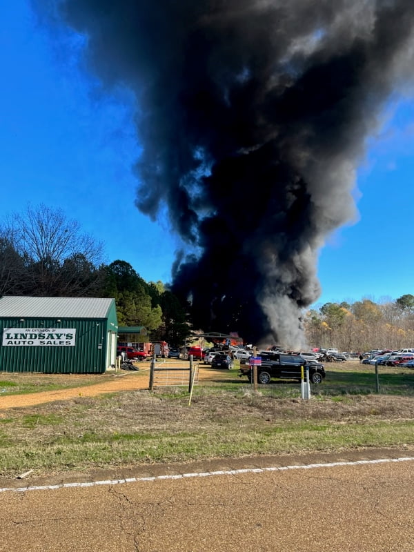 VIDEO: Vehicles Ablaze in Lindsay’s Junkyard on Hwy 35