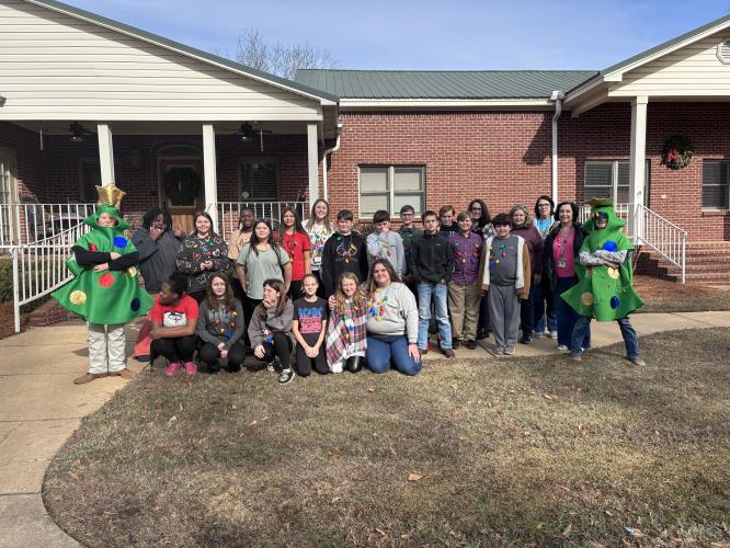 Photos: Greenlee Elementary students have Christmas party at local nursing home