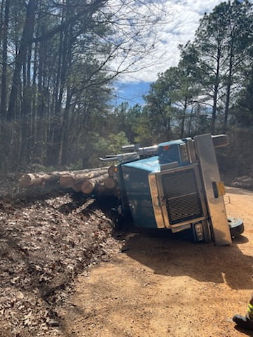 Log truck overturn3 – 03112024