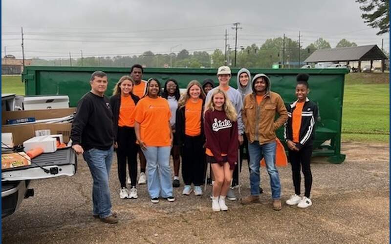 Photos: Mayor’s Youth Council holds community clean-up day