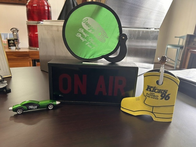 Audio: Mid-Mississippi Library Discusses Community Time Capsule Project on The BreckFast Show