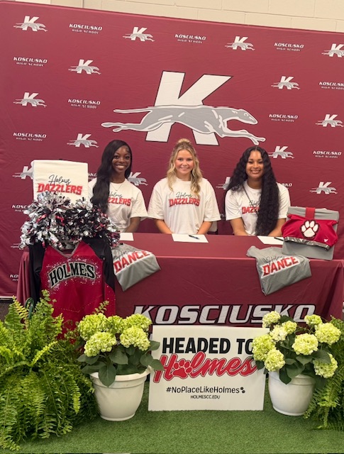 Photo: Three Kosciusko Graduates Sign with Holmes Community College Dazzlers