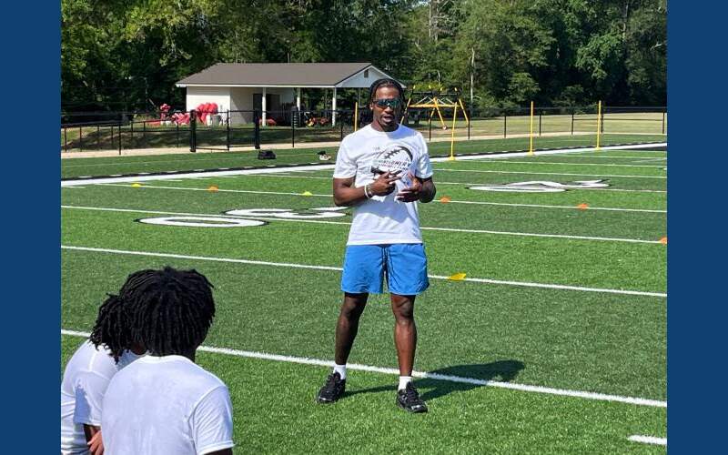 Holmes CC alum and current NFL receiver D.J. Montgomery holds camp at Holmes CC