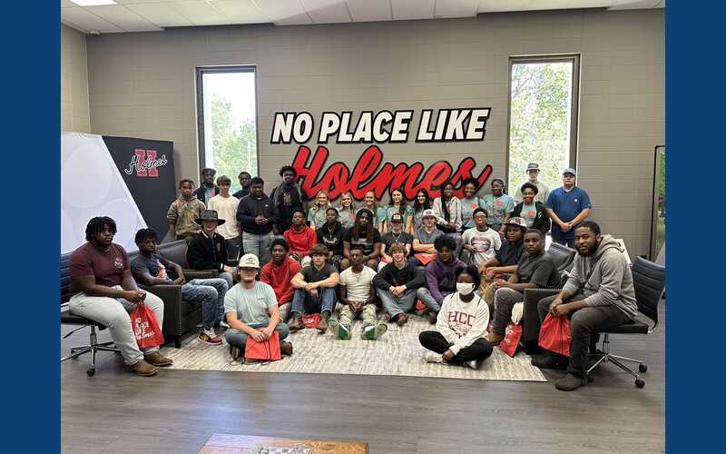 Photo: Career-Tech students visit Holmes CC