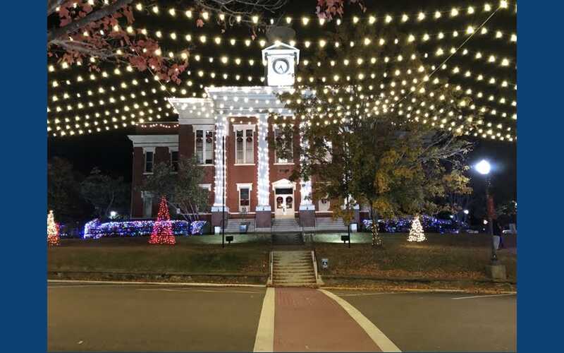 Kosy Lights searching for volunteers to help with decorations
