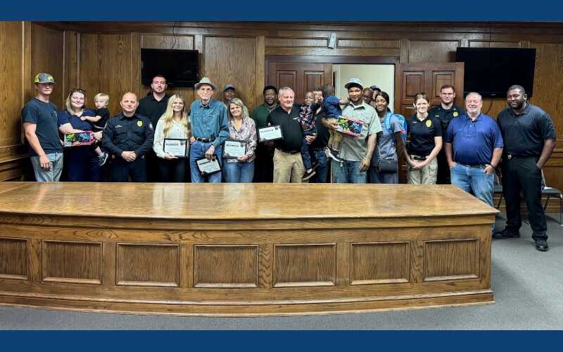 Photo Gallery: Citizens Recognized After Rescuing Children from Highway