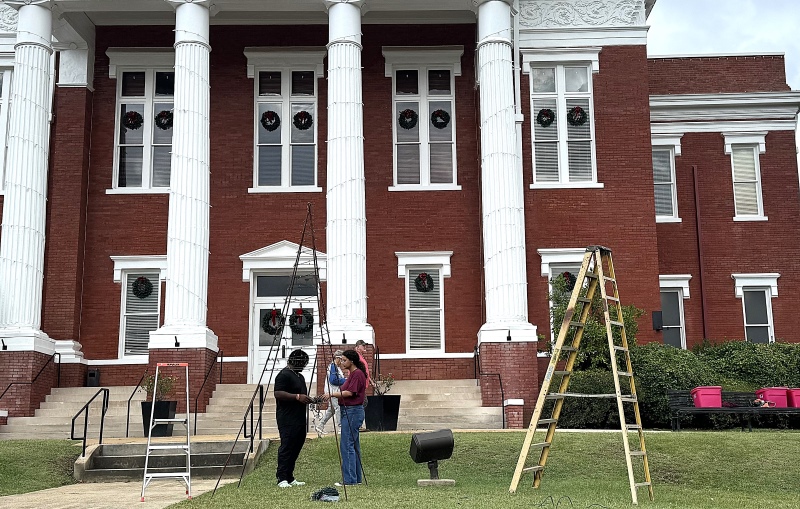 Christmas Lights Going Up on the Kosciusko Square