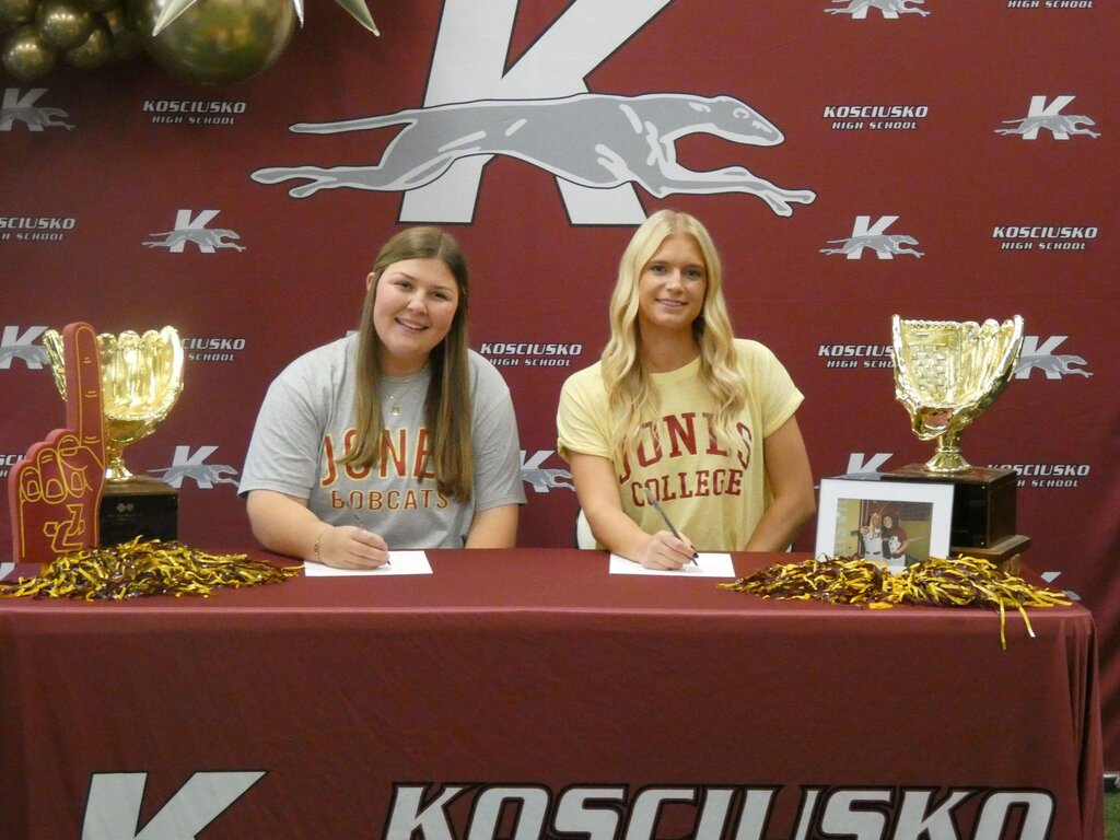 Photos/Audio: Two Whippets sign to play community college softball