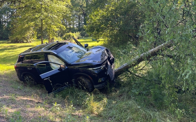 Vehicle Hits Tree on Hwy 43 Tuesday Afternoon in Attala